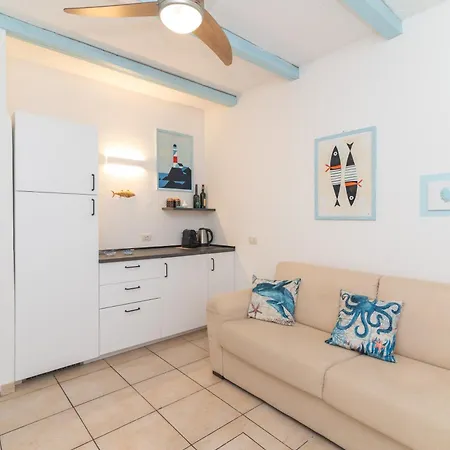 Casa Pepa Il Vecchio Faro Apartment *